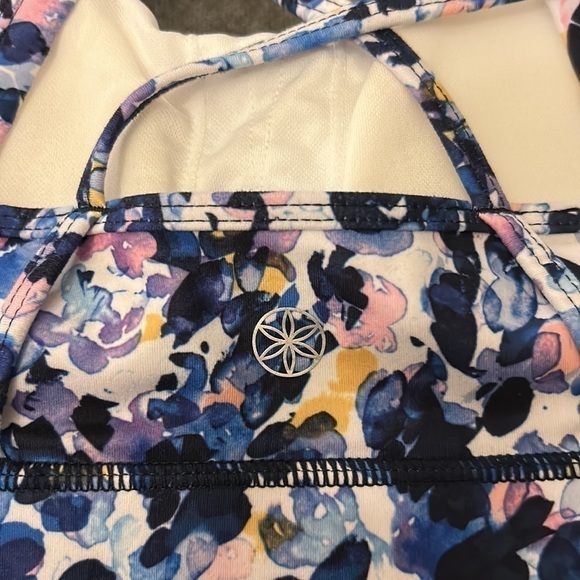 GAIAM Crisscross Back Sports Bra - Picture 6 of 6